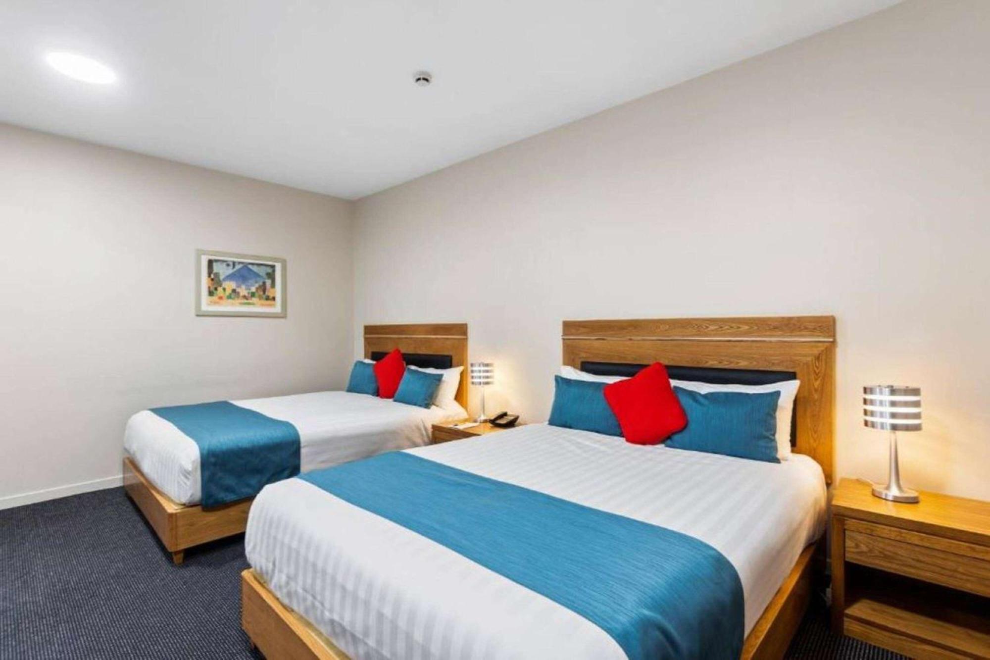 Ramada By Wyndham, Center Hotel