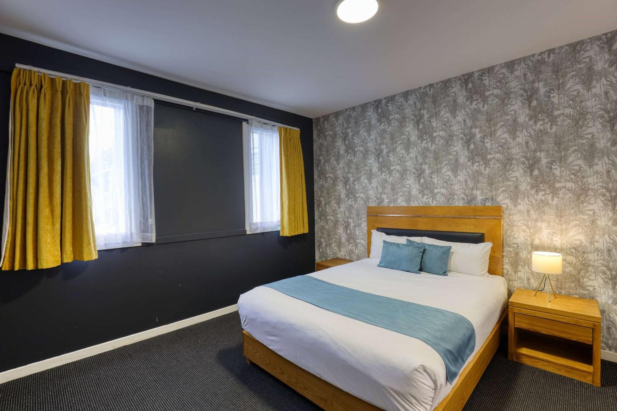 Ramada By Wyndham, Center Hamilton