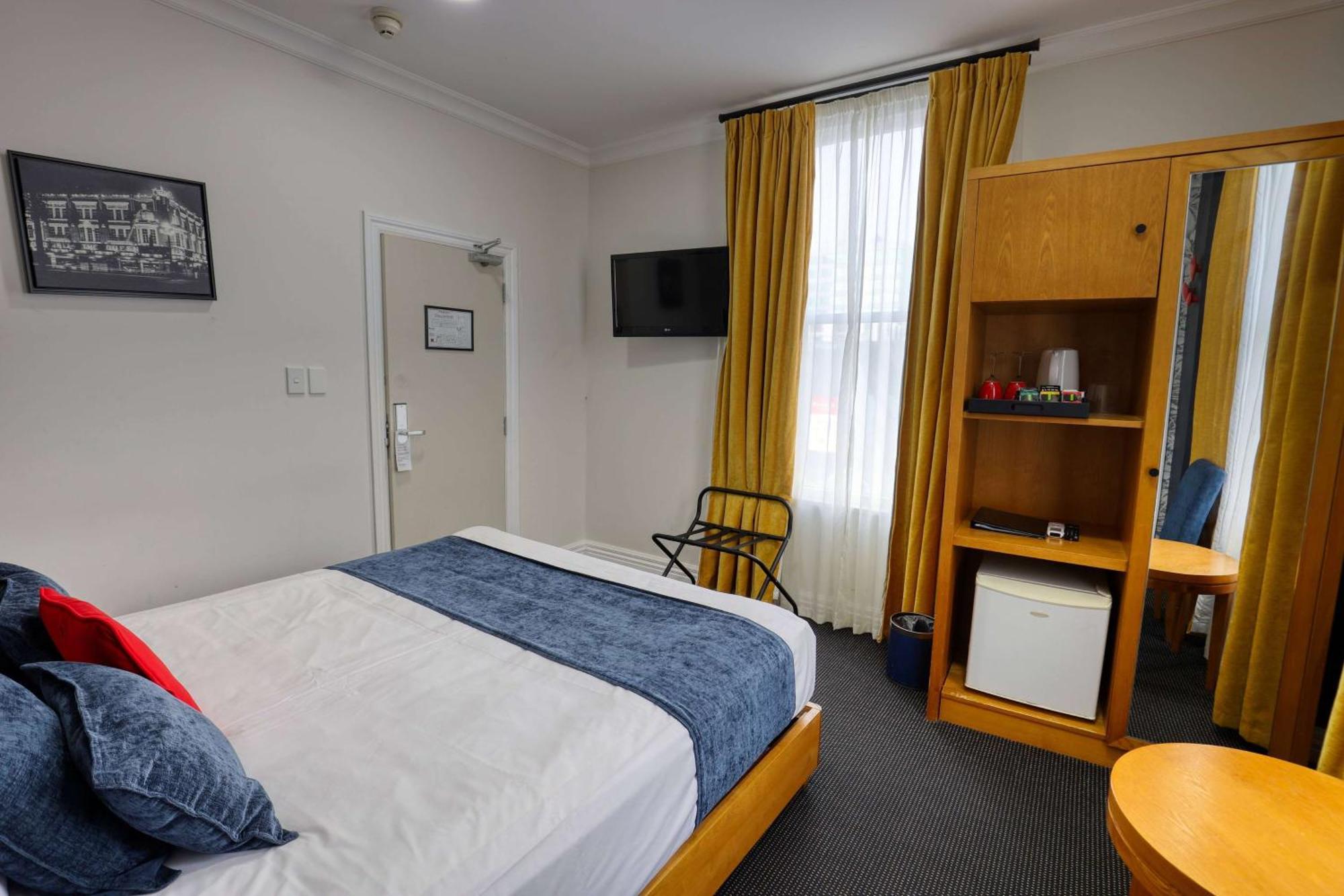 Ramada By Wyndham, Center Hamilton