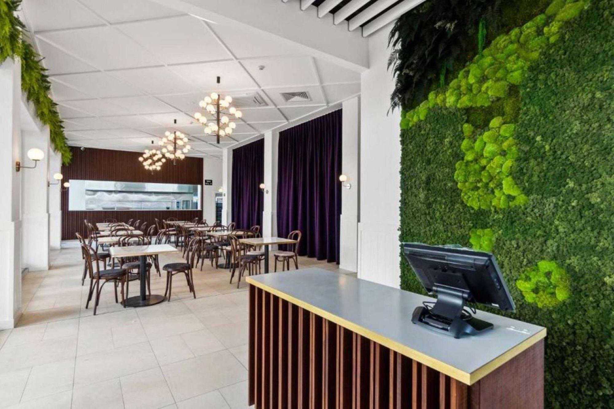 Ramada By Wyndham, Center Hamilton