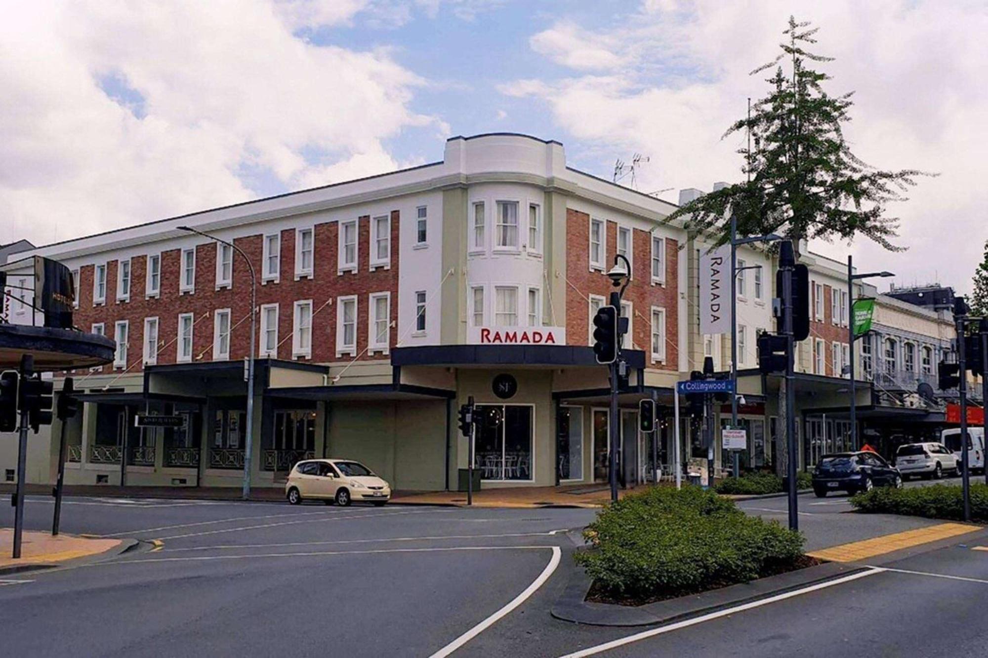 Ramada By Wyndham, Center Hotel 3*