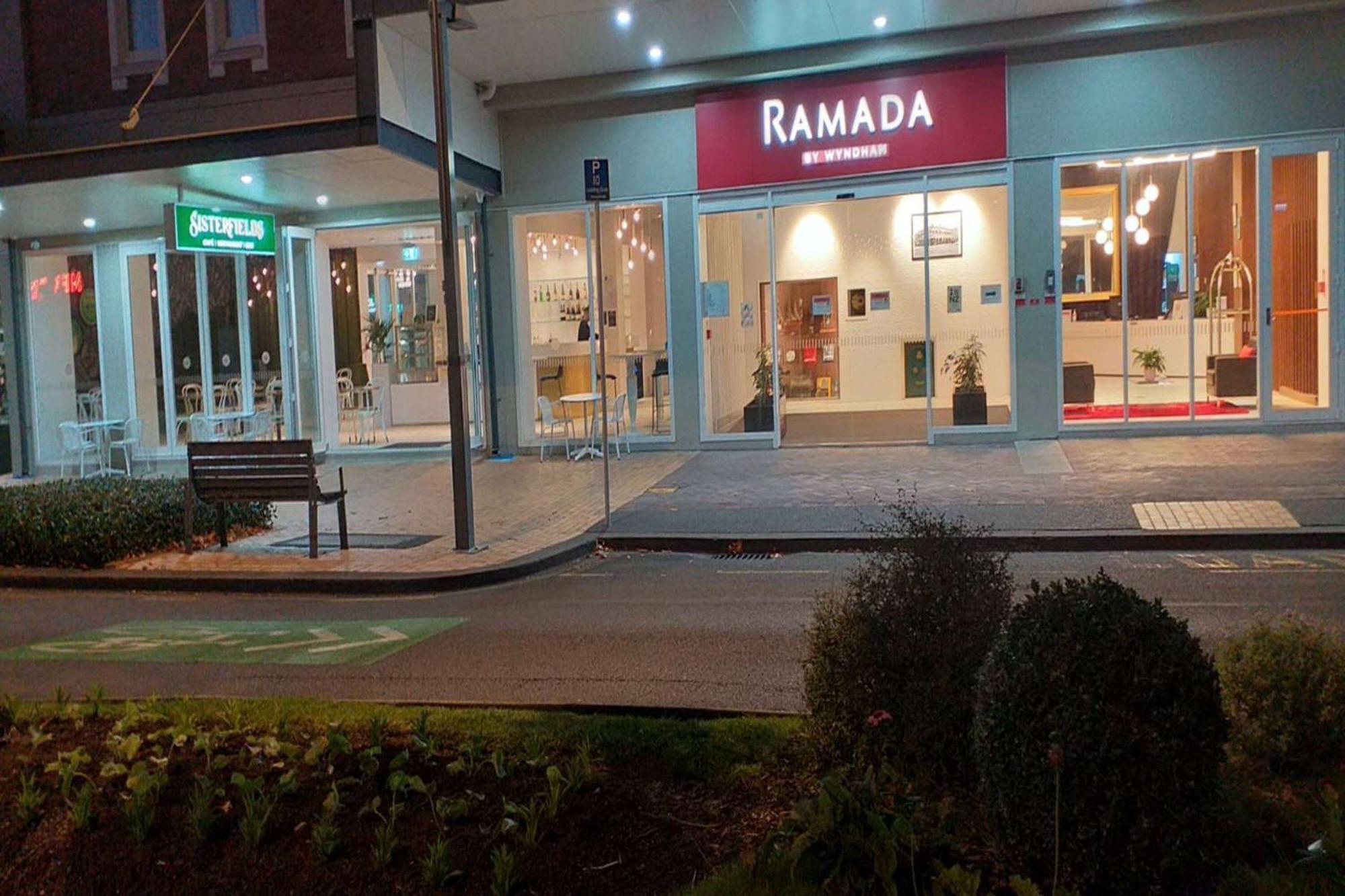 Ramada By Wyndham, Center 3*