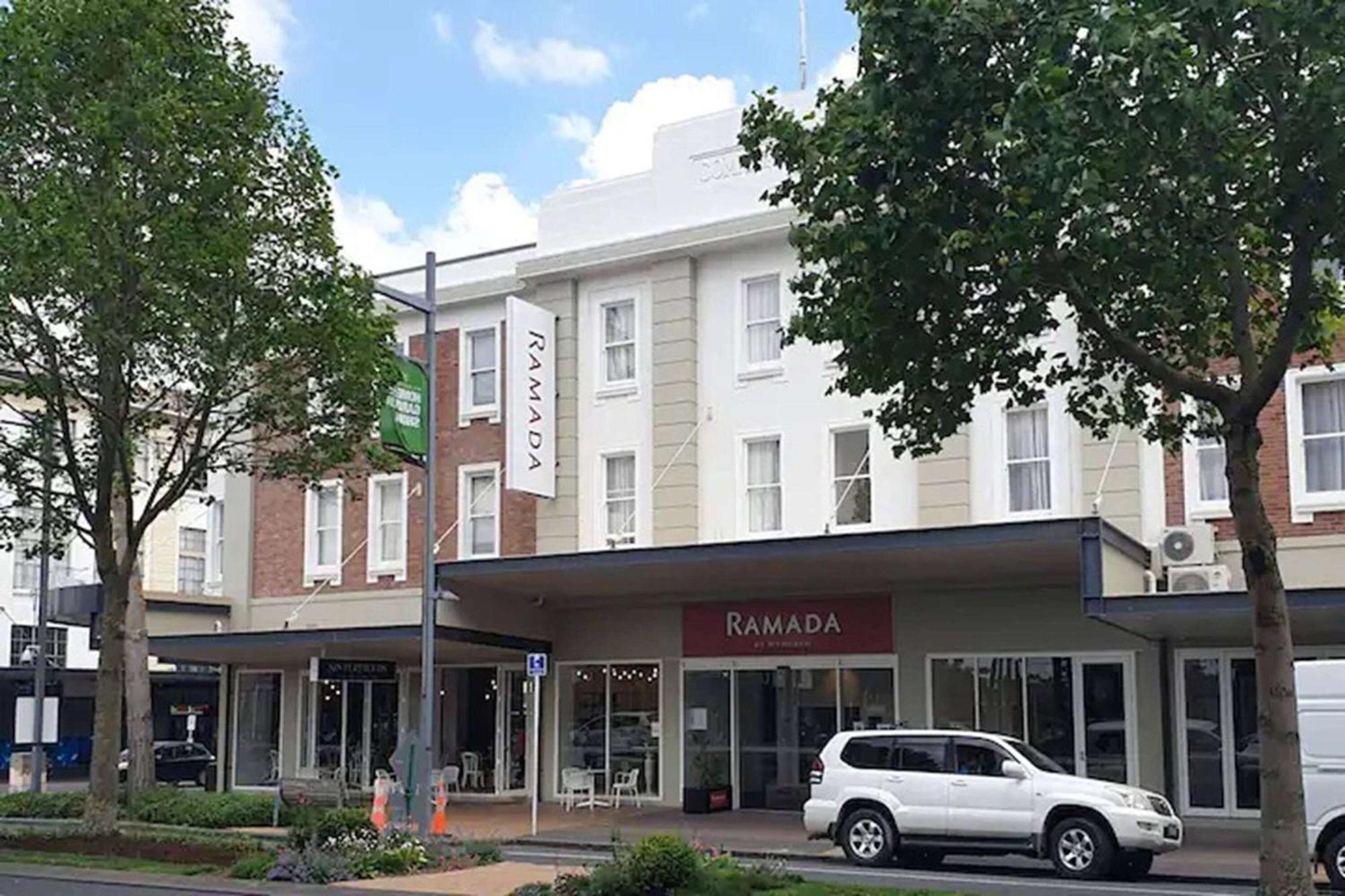Ramada By Wyndham, Center Hamilton