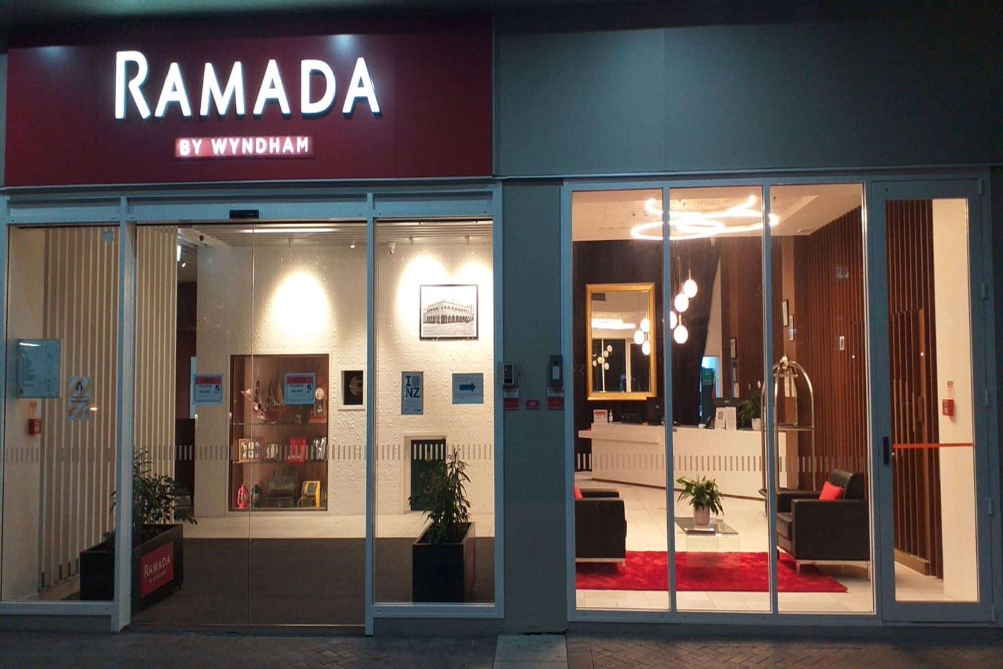 Ramada By Wyndham, Center 3* Hamilton